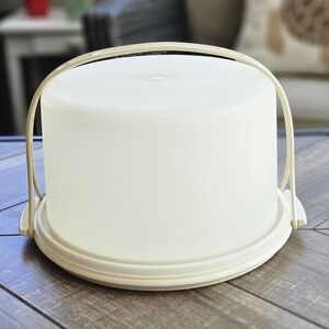 Vintage TUPPERWARE 10" Cake Taker with Handle White Almond 684-2